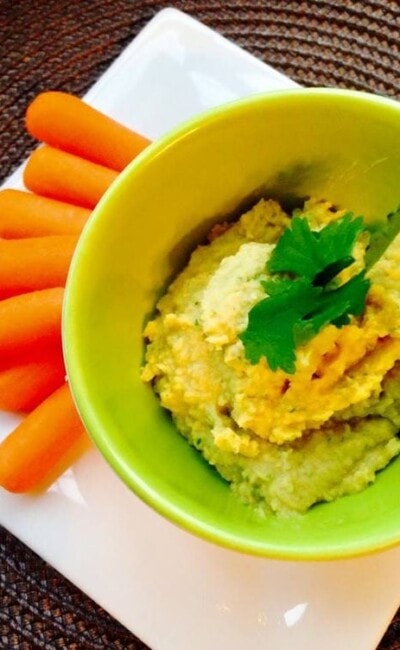 Copy cat Panera hummus is 21 Day Fix approved, and tastes even better than the restaurant version! Garlic and jalapenos add great flavor to this recipe!