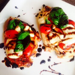 Easy Caprese Chicken - a 21 Day Fix approved dinner recipe on ConfessionsOfAFitFoodie.com