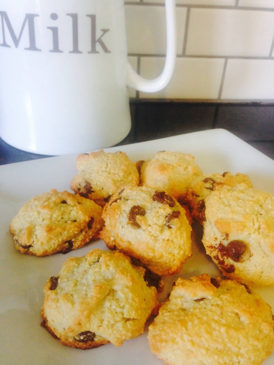 FIXATE Gluten Free Chocolate Chip Cookies - A 21 Day Fix approved treat recipe | ConfessionsOfAFitFoodie.com