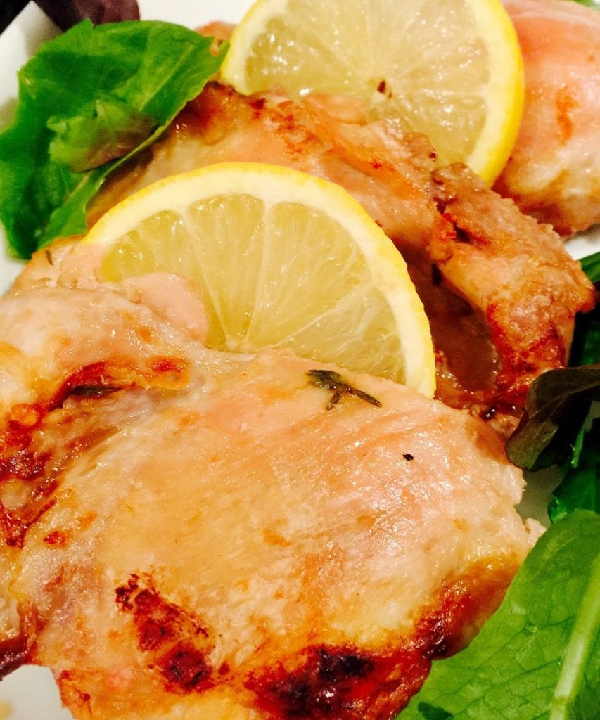 Baked Lemon Garlic Chicken Thighs {21 Day Fix} - Recipe on ConfessionsOfaFitFoodie.com