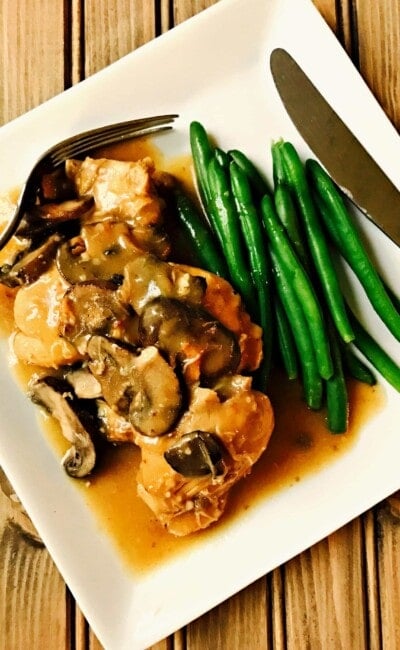 Delicious and easy 21 Day Fix Chicken Marsala for the Instant Pot. Gluten free/grain free and 21 Day Fix approved.