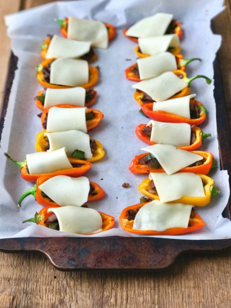 21 Day Fix Mini Philly Cheesesteak Stuffed Pepper Nachos |Confessions of a Fit Foodie