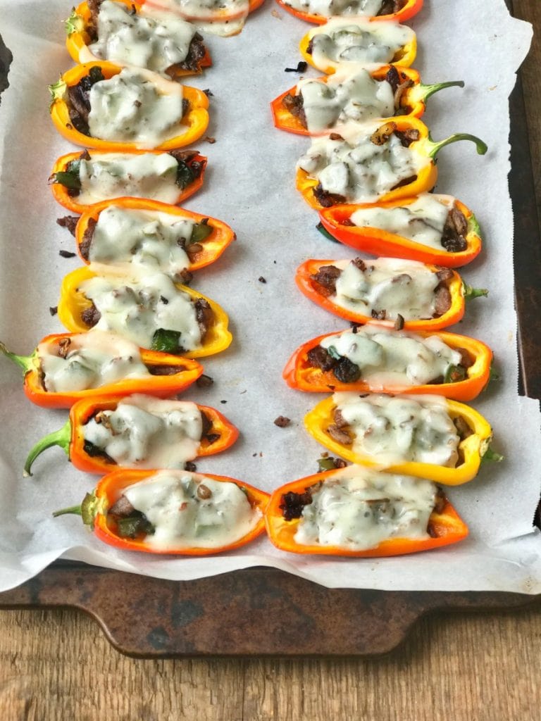 21 Day Fix Mini Philly Cheesesteak Stuffed Pepper Nachos |Confessions of a Fit Foodie