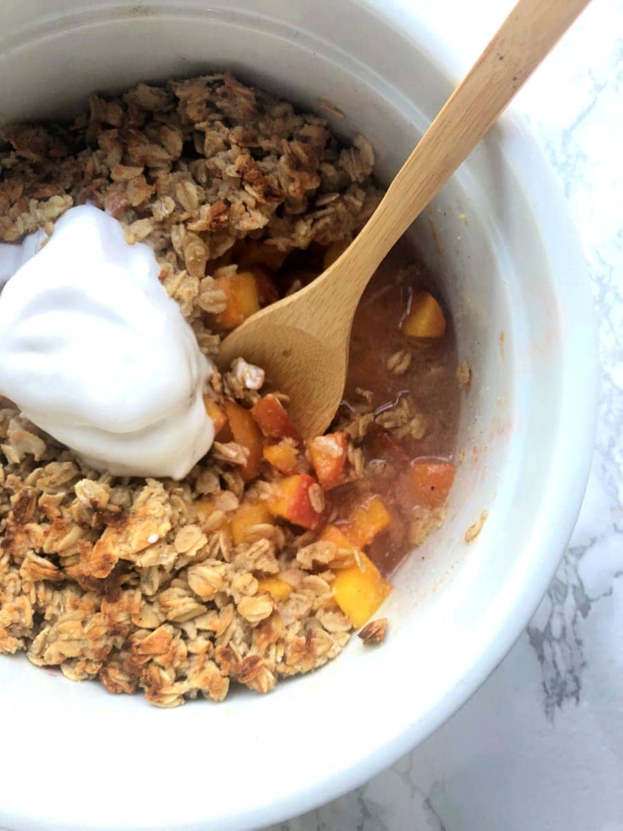 https://confessionsofafitfoodie.com/wp-content/uploads/2019/09/Peach-Crisp-10-1.jpg