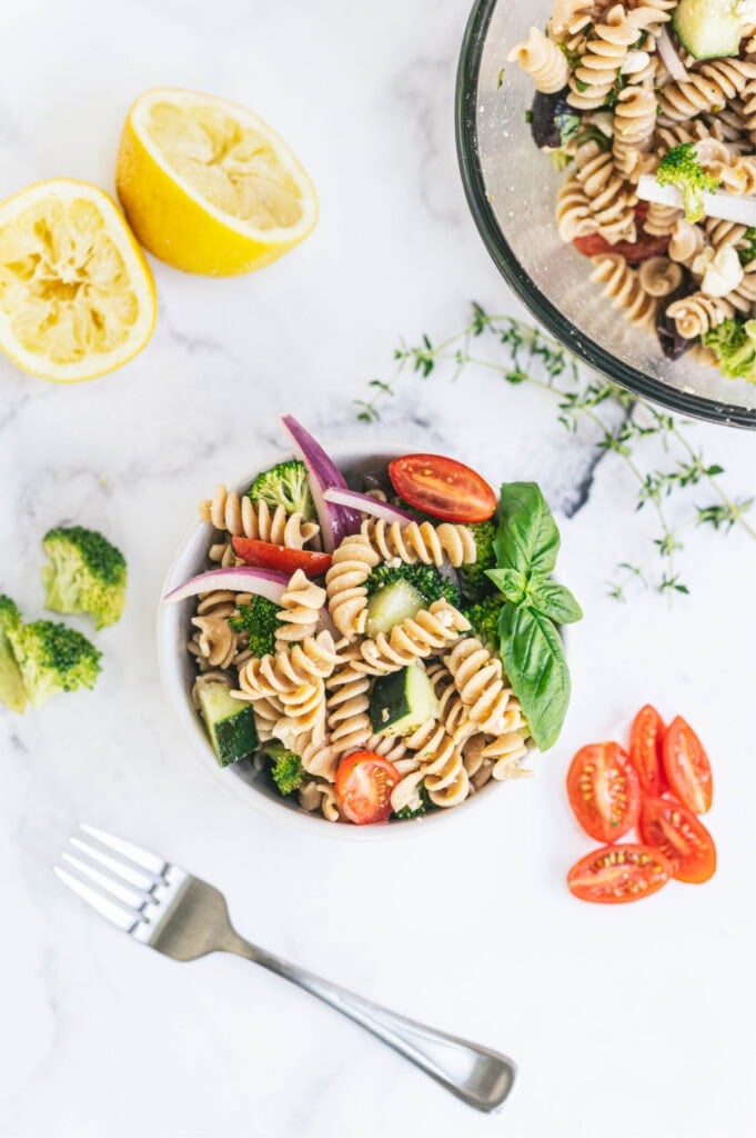 Greek Pasta Salad - Confessions of a Fit Foodie