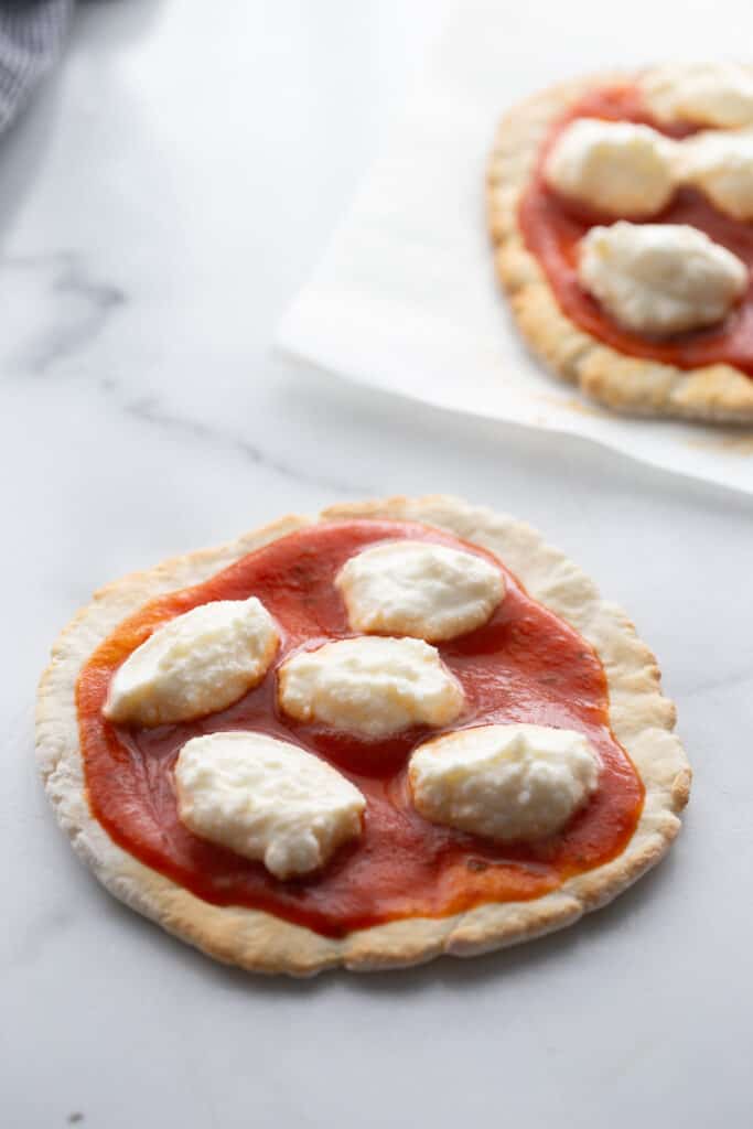 Small personal pizza topped with Ricotta Cheese and sauce. 